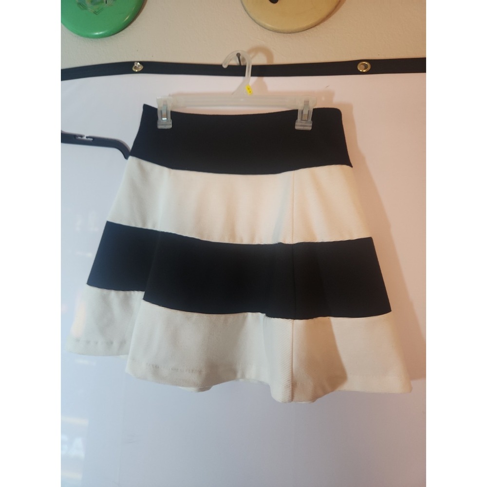 Elle A-Line Skirt Black & White Stretch Pull-On Medium